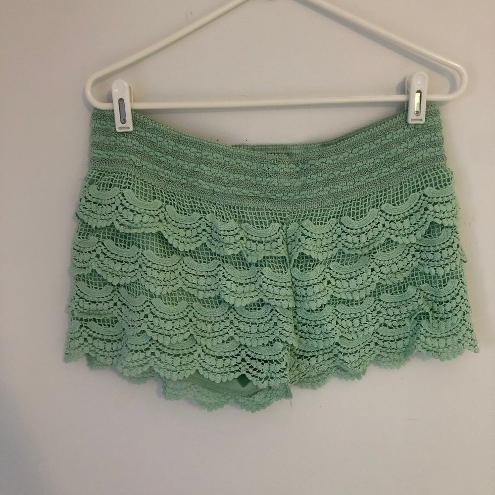 Jolt Mint Green Tiered Lace Shorts Size M